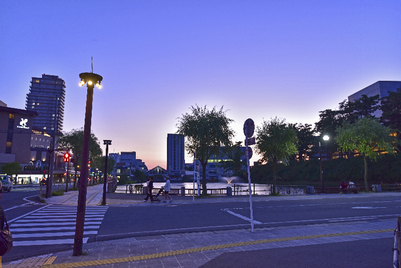 大手門の堀　遊歩道