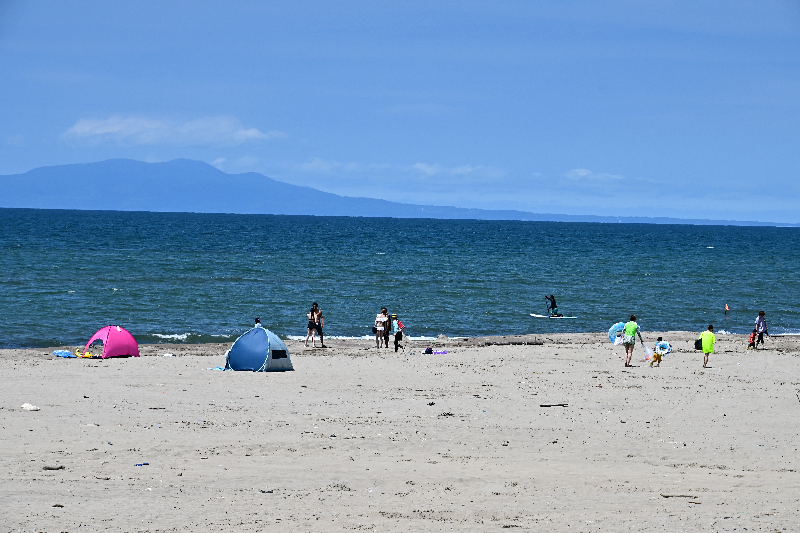 海と浜辺の画像。