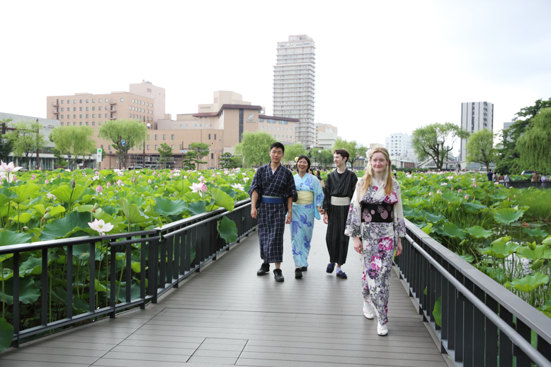 大手門の堀　遊歩道